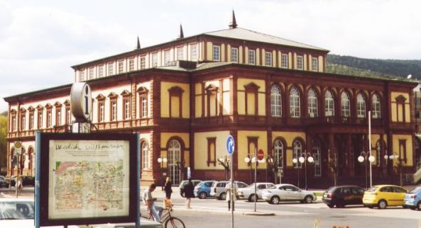 Saalbau, vom Hauptbahnhof aus gesehen